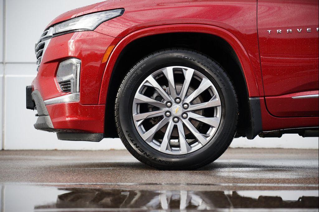 used 2023 Chevrolet Traverse car, priced at $39,403