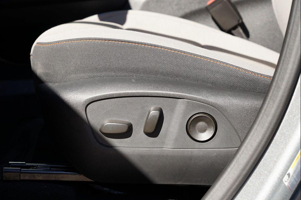 used 2025 Chevrolet Traverse car, priced at $38,233