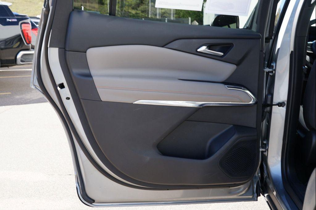 used 2025 Chevrolet Traverse car, priced at $38,233