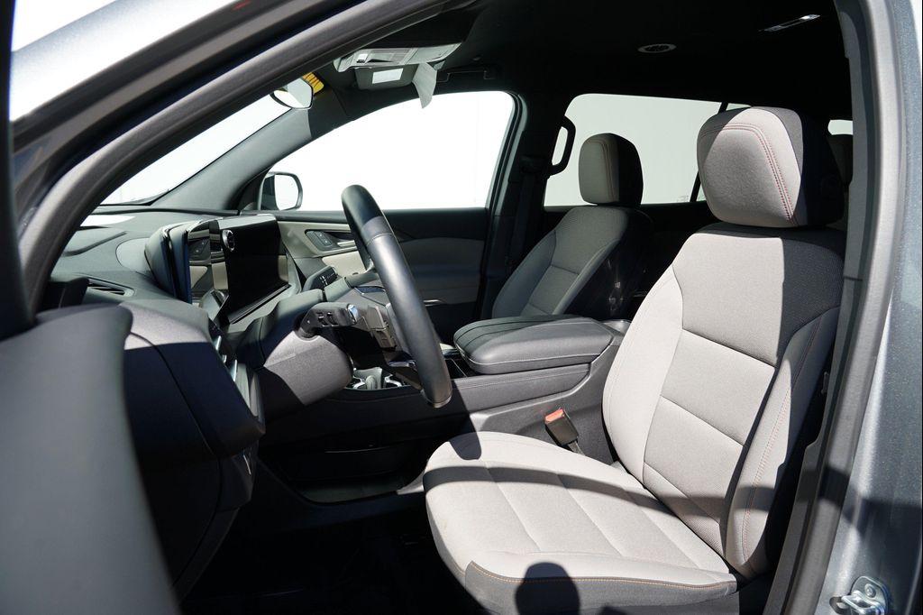 used 2025 Chevrolet Traverse car, priced at $38,233