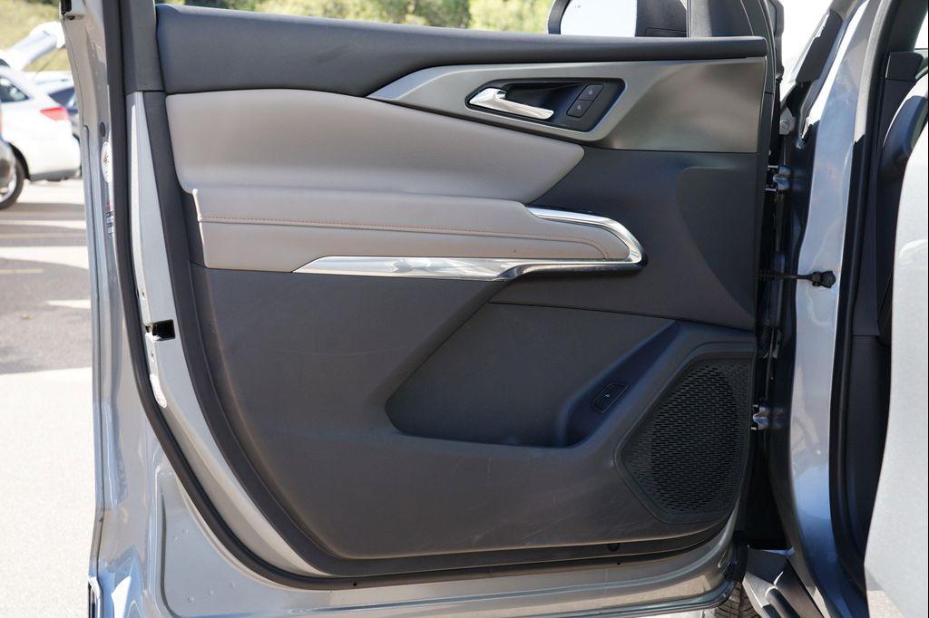 used 2025 Chevrolet Traverse car, priced at $38,233