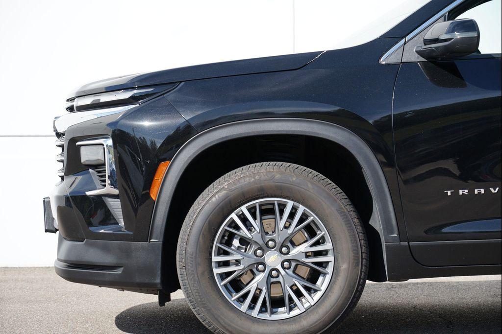 used 2025 Chevrolet Traverse car, priced at $36,860