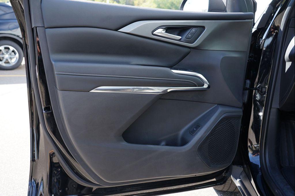 used 2025 Chevrolet Traverse car, priced at $36,860