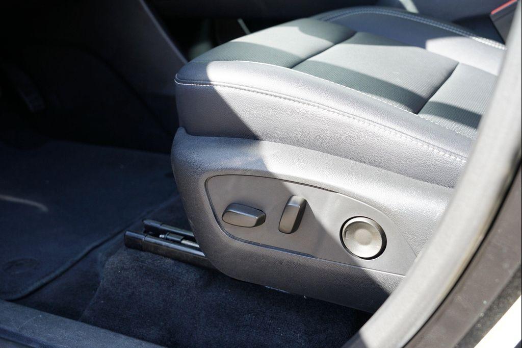 used 2025 Chevrolet Traverse car, priced at $36,860