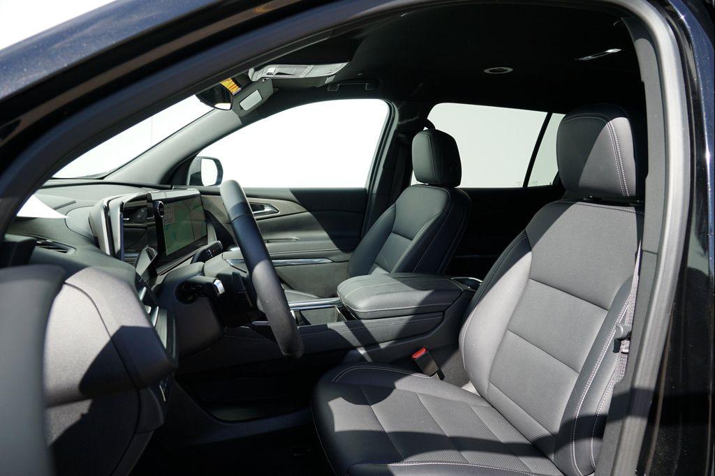 used 2025 Chevrolet Traverse car, priced at $36,860