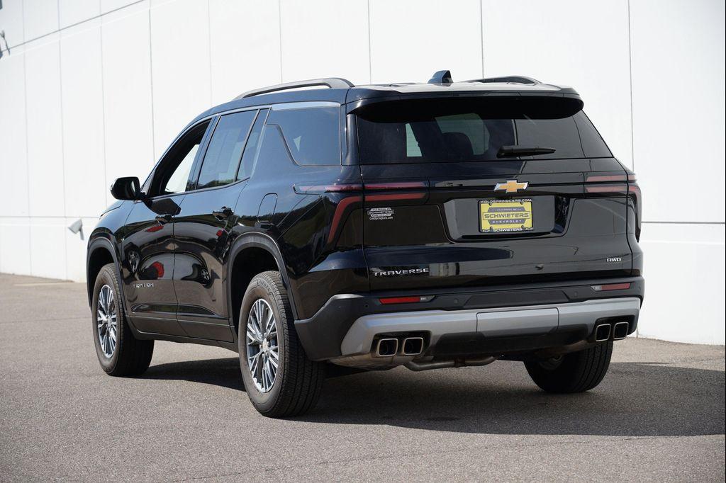 used 2025 Chevrolet Traverse car, priced at $36,860