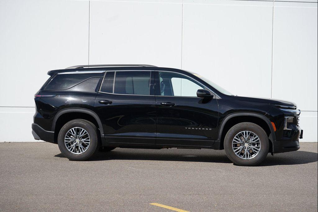 used 2025 Chevrolet Traverse car, priced at $36,860
