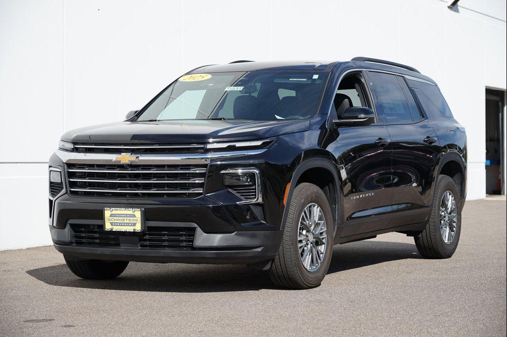 used 2025 Chevrolet Traverse car, priced at $36,860