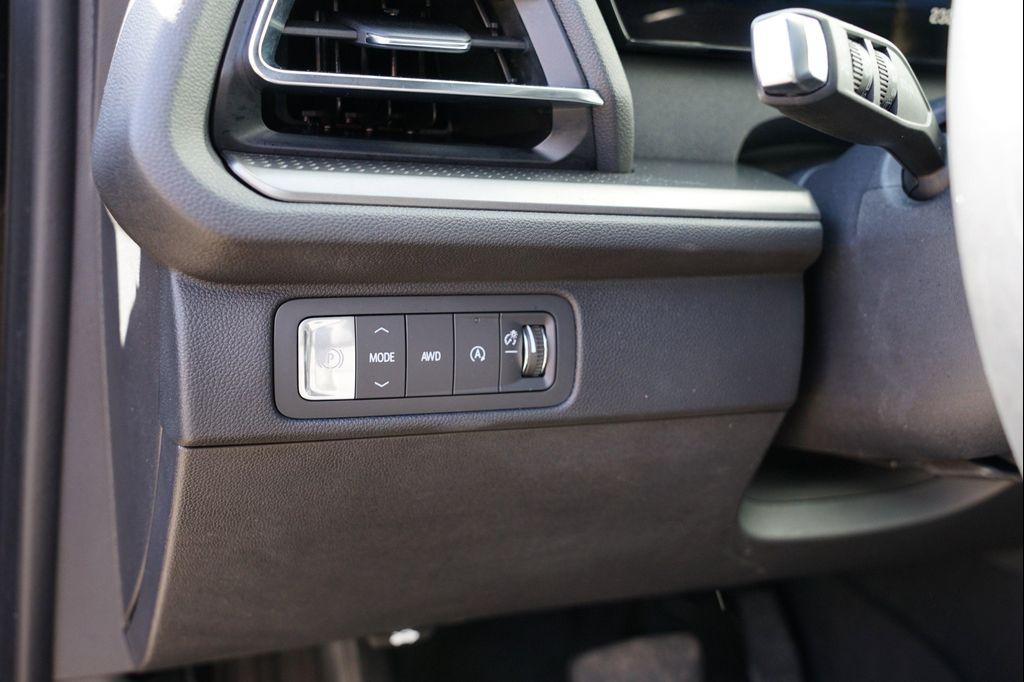 used 2025 Chevrolet Traverse car, priced at $36,860