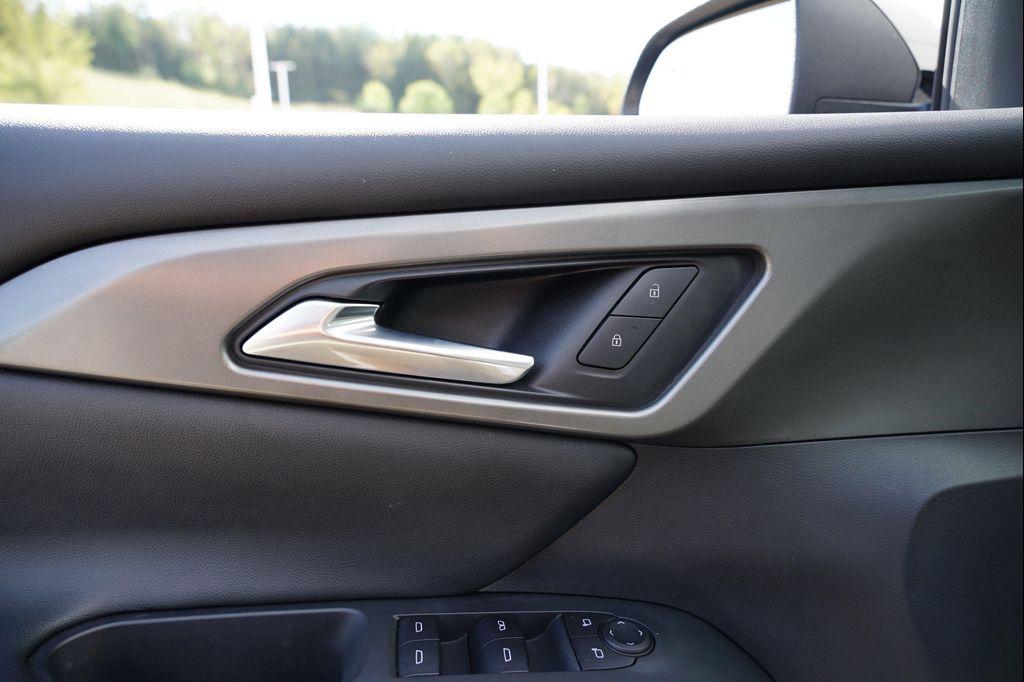 used 2025 Chevrolet Traverse car, priced at $36,860