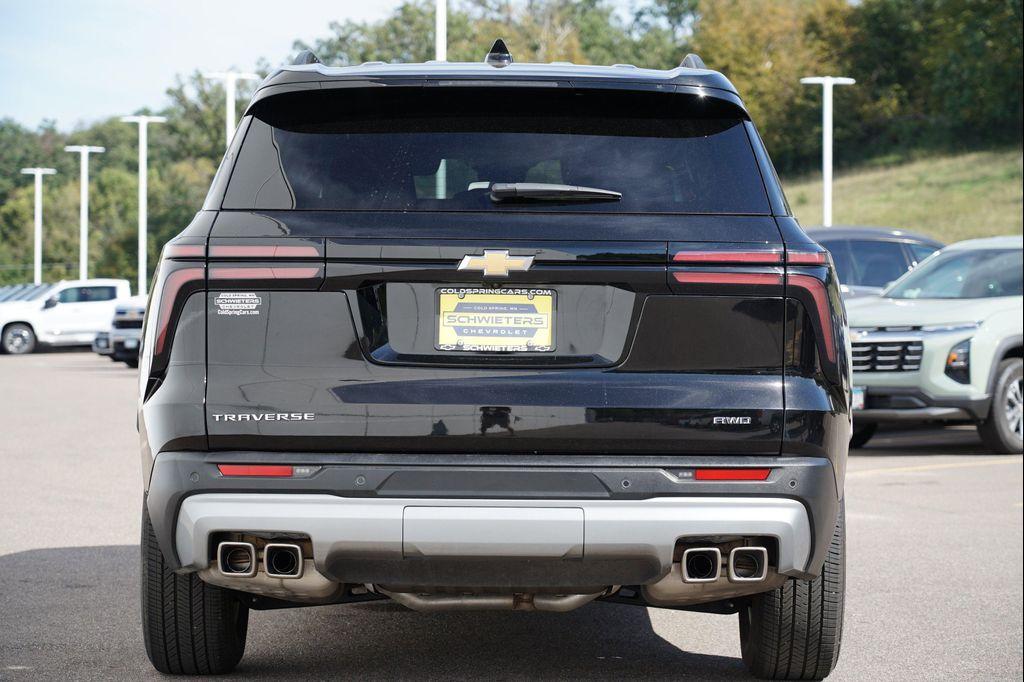 used 2025 Chevrolet Traverse car, priced at $36,860