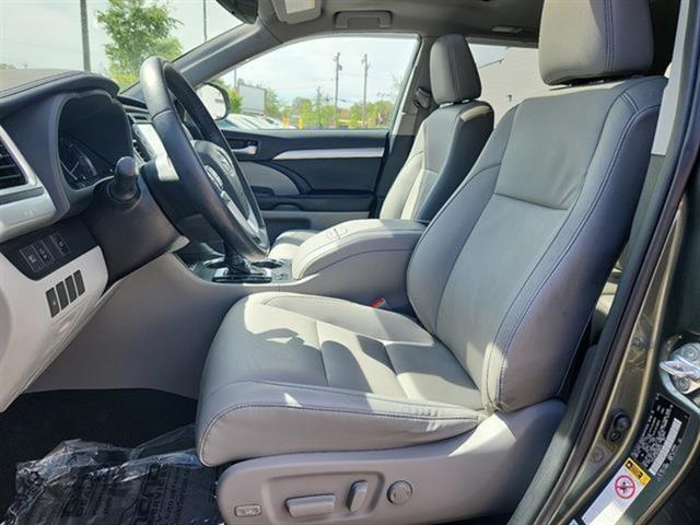 used 2019 Toyota Highlander car, priced at $25,497