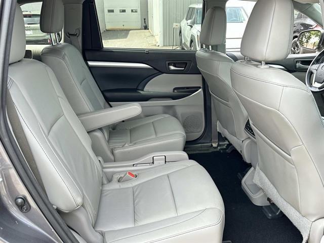 used 2015 Toyota Highlander car, priced at $18,497