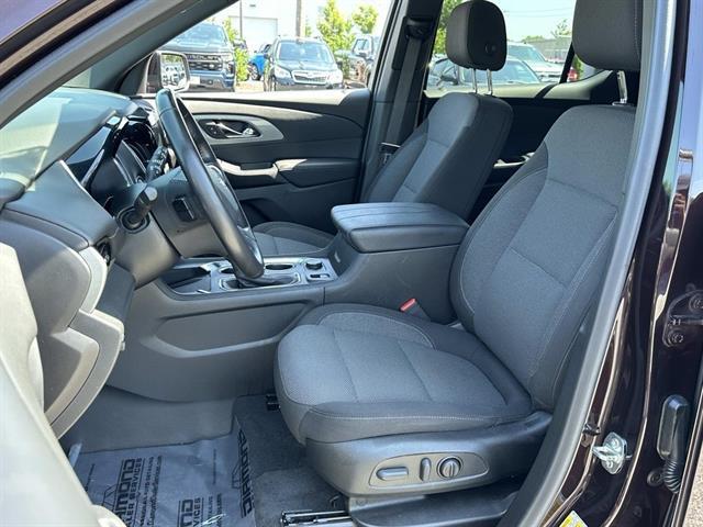 used 2022 Chevrolet Traverse car, priced at $27,497