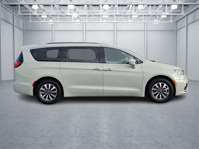 used 2021 Chrysler Pacifica Hybrid car, priced at $26,497