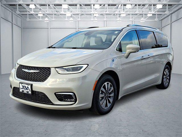 used 2021 Chrysler Pacifica Hybrid car, priced at $26,497