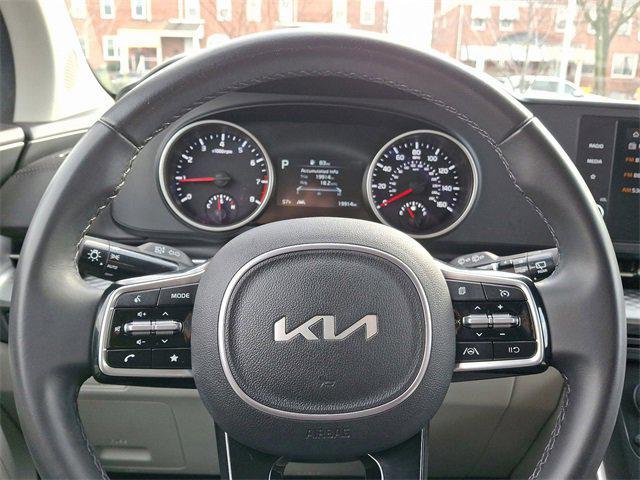 used 2023 Kia Carnival car, priced at $30,997