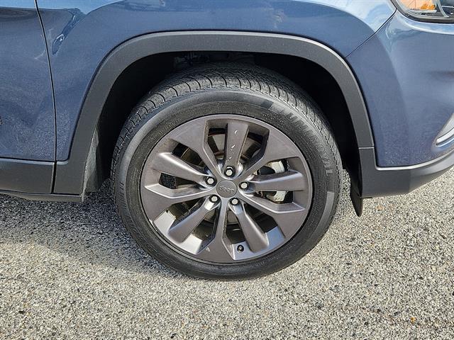 used 2021 Jeep Cherokee car, priced at $22,997