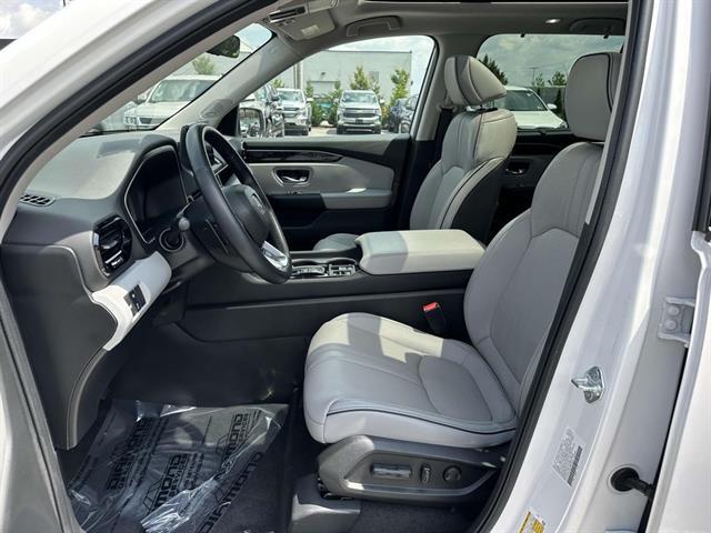 used 2023 Honda Pilot car, priced at $45,997