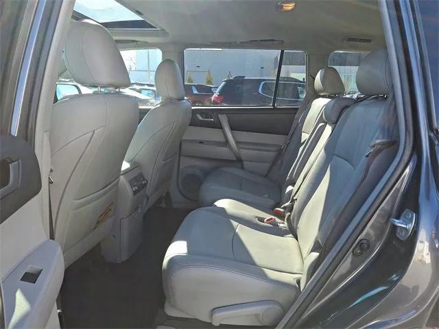 used 2013 Toyota Highlander car, priced at $13,497