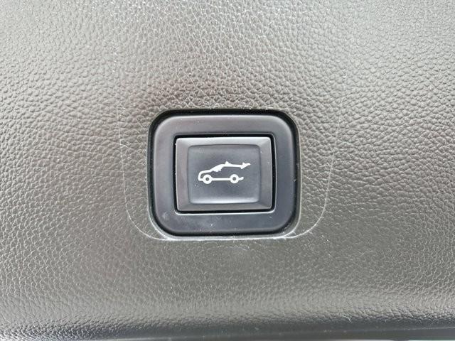 used 2022 Chevrolet Traverse car, priced at $27,895