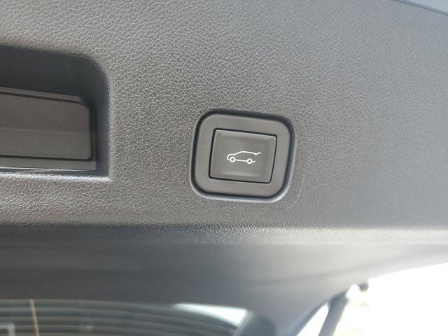 new 2025 Chevrolet Traverse car
