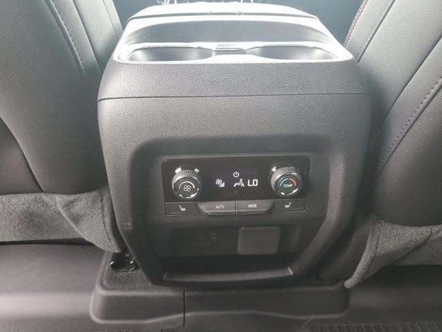new 2025 Chevrolet Traverse car
