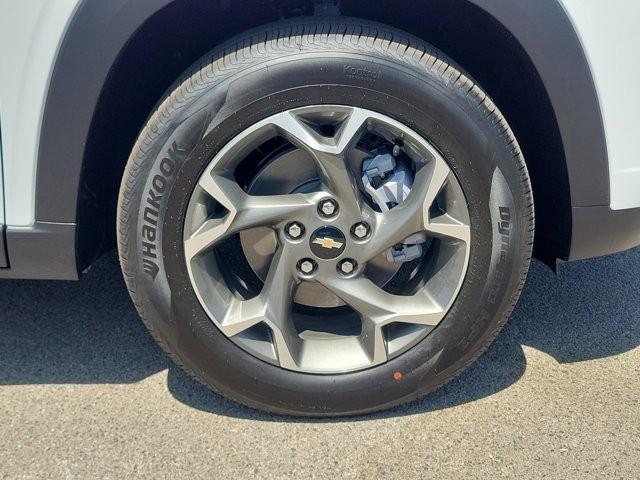 new 2025 Chevrolet Trax car, priced at $25,405