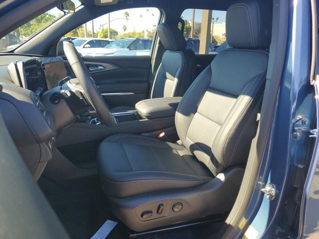 new 2026 Chevrolet Traverse car, priced at $43,915
