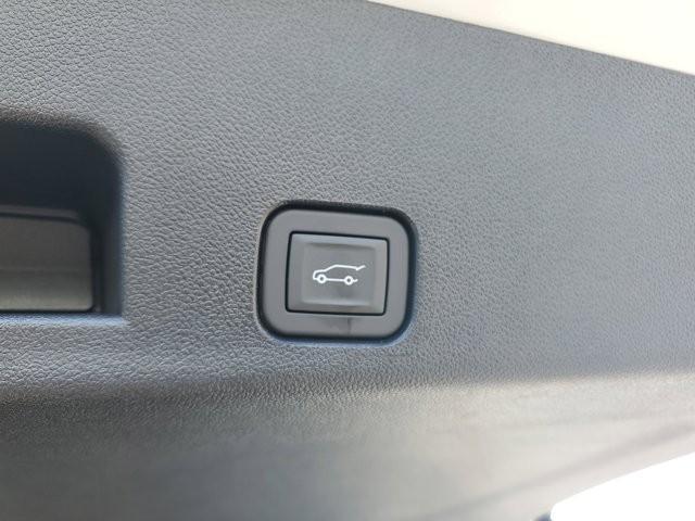 new 2026 Chevrolet Traverse car, priced at $43,640