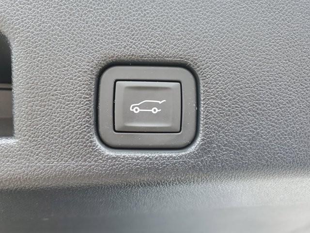 used 2025 Chevrolet Traverse car, priced at $41,594