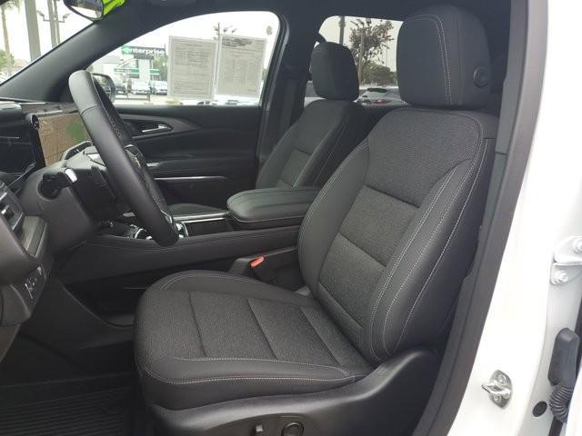 used 2025 Chevrolet Traverse car, priced at $41,594