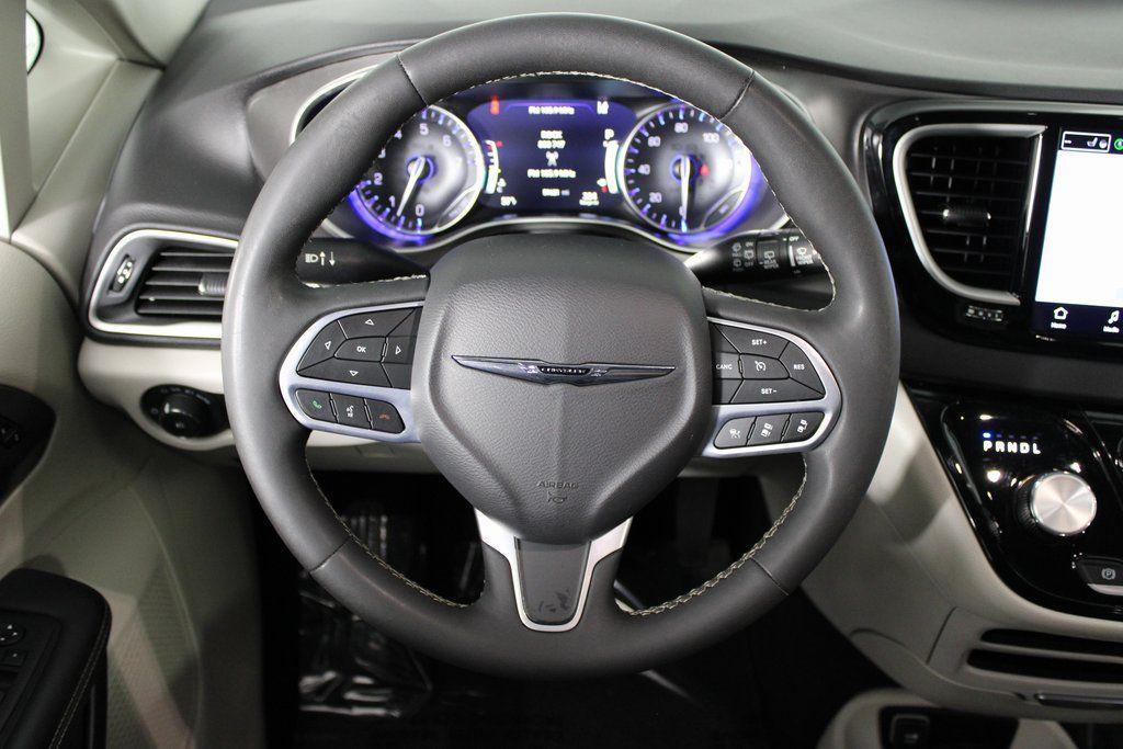 used 2024 Chrysler Pacifica car, priced at $27,433