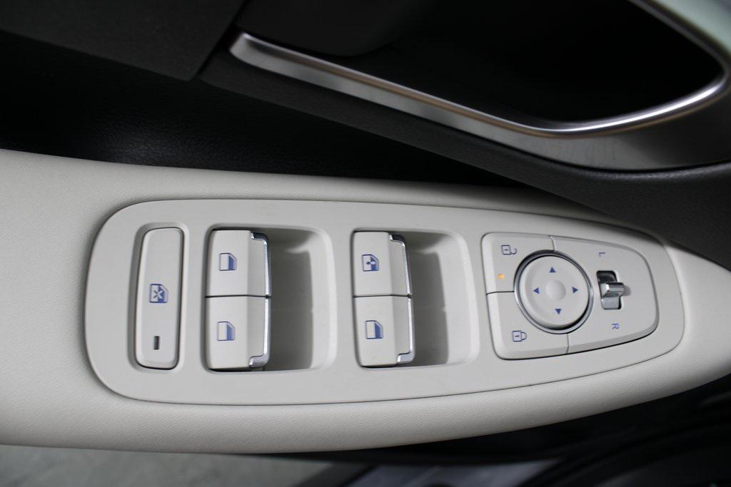 used 2025 Hyundai Sonata car, priced at $25,552