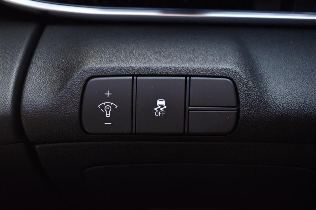 new 2025 Hyundai Elantra car, priced at $26,028