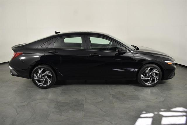 new 2025 Hyundai Elantra car, priced at $23,043