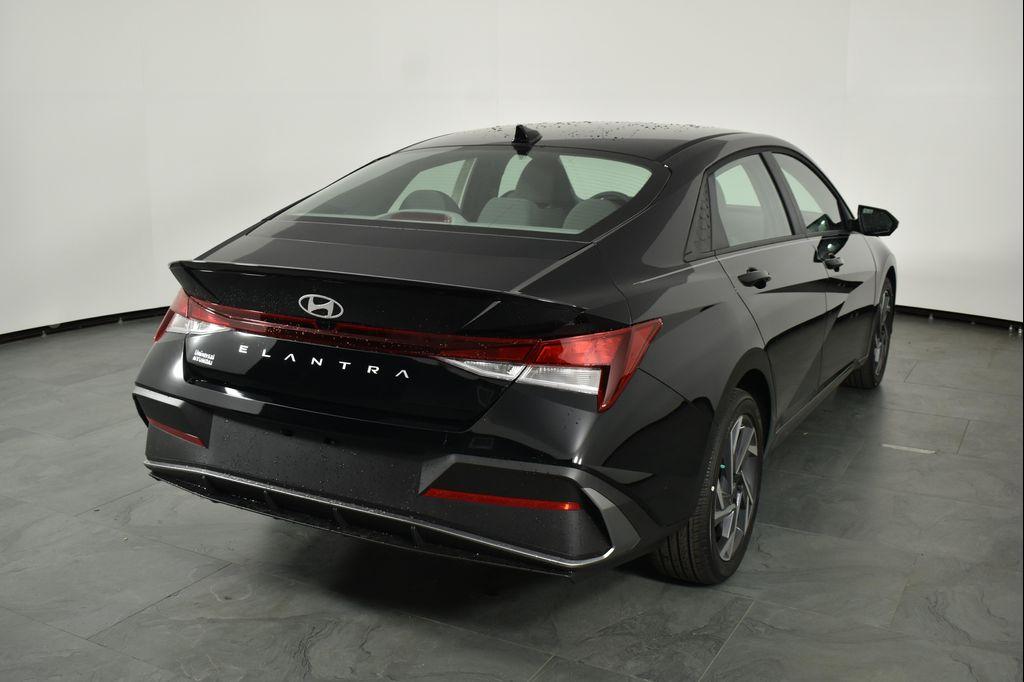 new 2025 Hyundai Elantra car, priced at $23,043