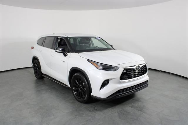 used 2023 Toyota Highlander car, priced at $23,187