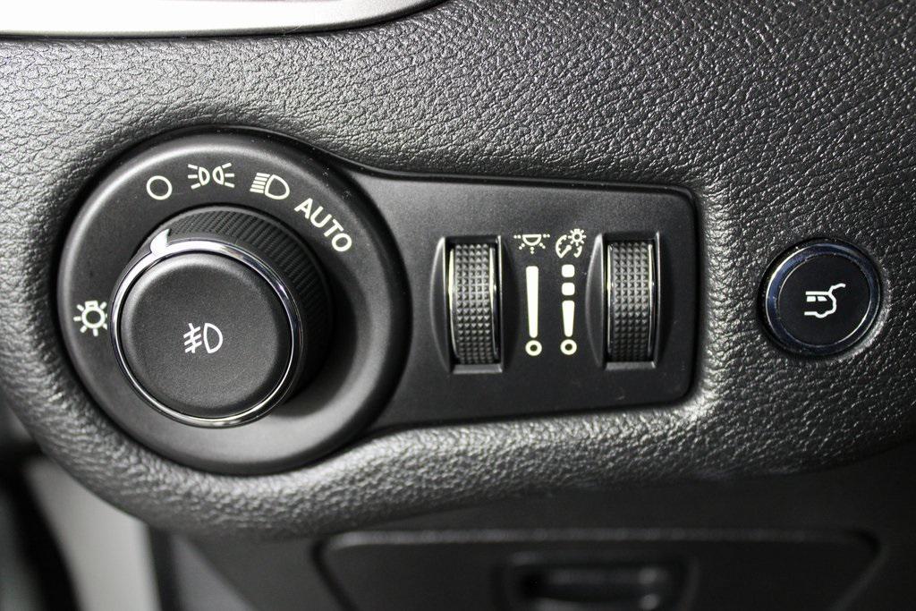 used 2020 Jeep Cherokee car, priced at $13,537