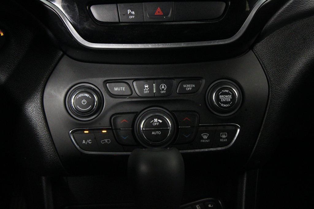 used 2020 Jeep Cherokee car, priced at $13,537