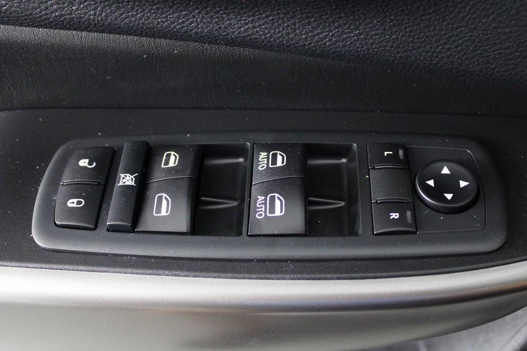 used 2020 Jeep Cherokee car, priced at $13,537