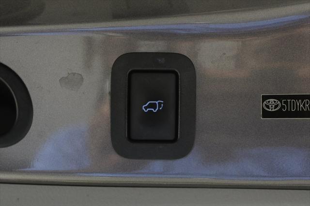 used 2014 Toyota Highlander car, priced at $15,794