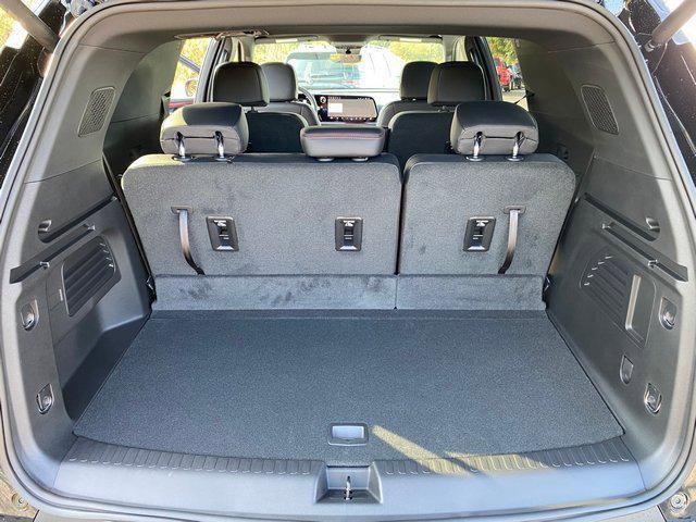 new 2026 Chevrolet Traverse car, priced at $52,090