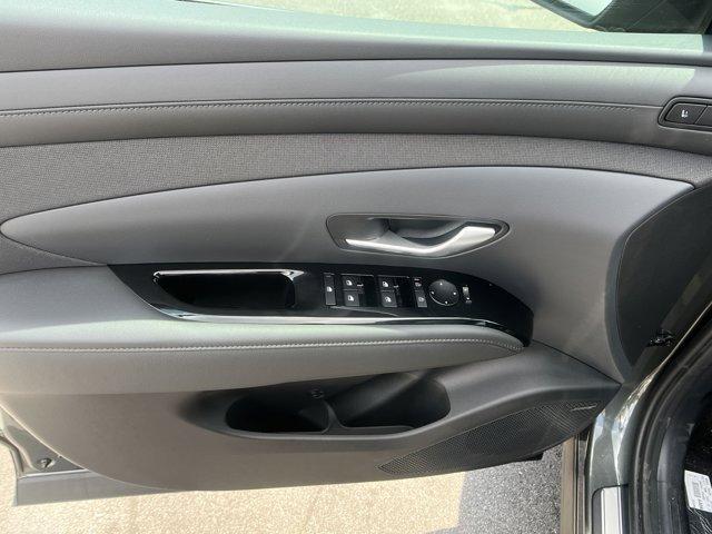 new 2025 Hyundai TUCSON Hybrid car, priced at $42,527