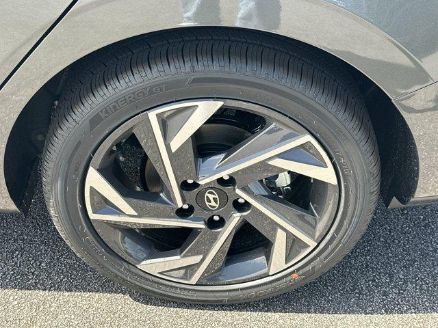 new 2025 Hyundai Elantra car, priced at $26,933