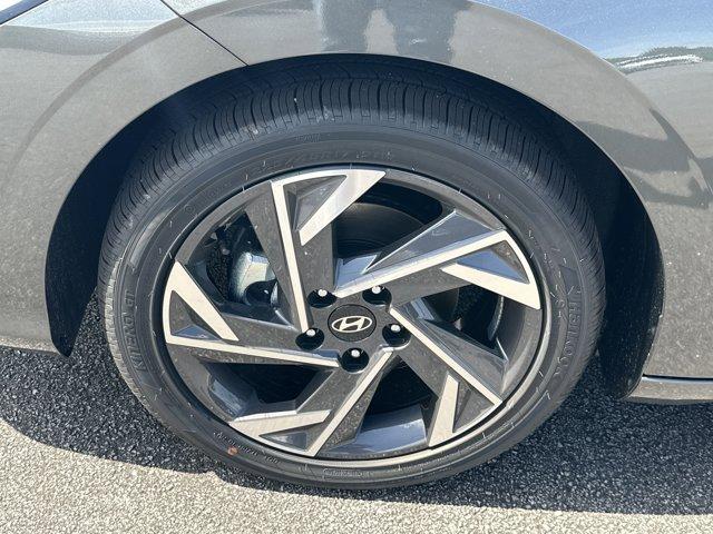 new 2025 Hyundai Elantra car, priced at $26,933
