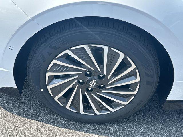 new 2025 Hyundai Sonata Hybrid car, priced at $39,239