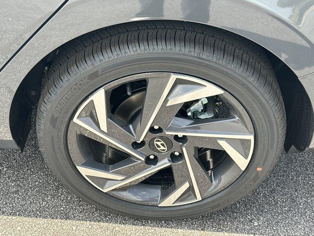 new 2025 Hyundai Elantra car, priced at $27,859