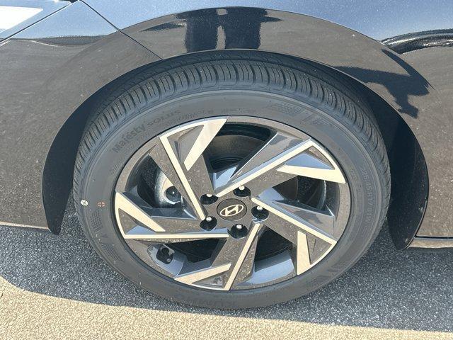 new 2025 Hyundai Elantra car, priced at $24,377