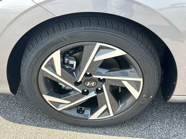 new 2025 Hyundai Elantra car, priced at $24,376